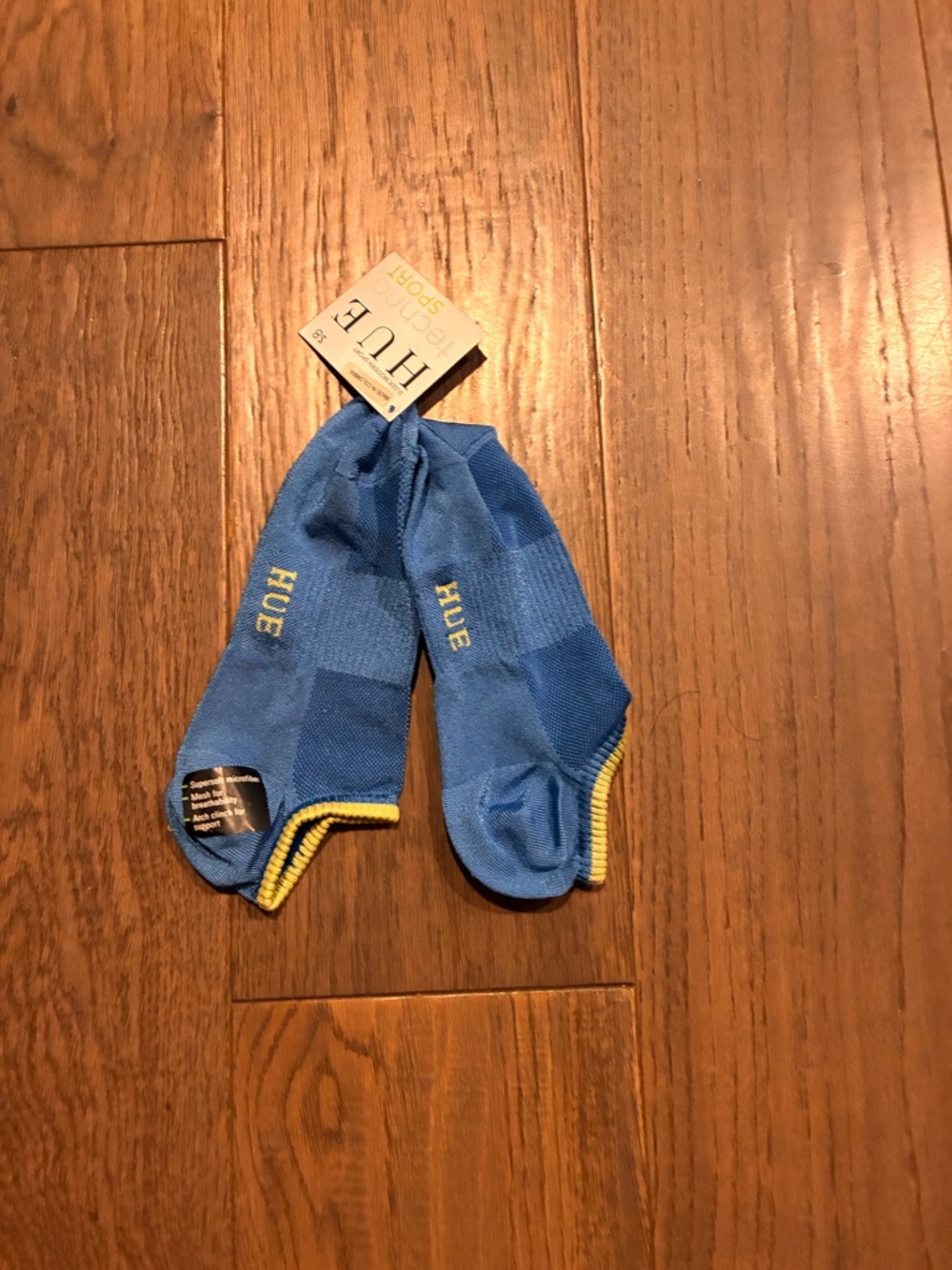 HUE Women’s No-Show Athletic Ankle Socks Blue Yellow Trim